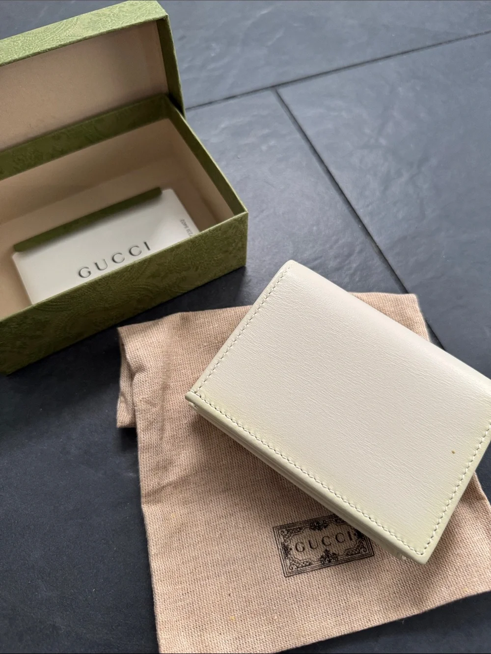 Gucci elegant cream